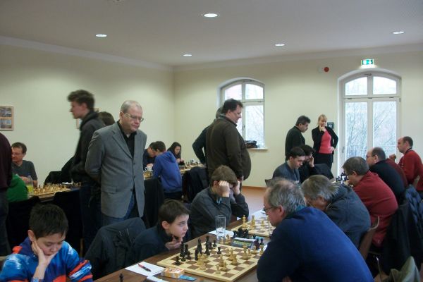 Nein, heute fand nicht ein großes Turnier statt. Die GM Robert Rabiega und Sergej Kalinitschew betreuten ihre Schützlinge